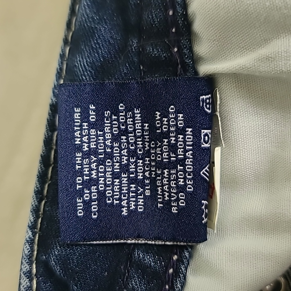 Vigoss embellished denim Capris - Picture 9 of 9